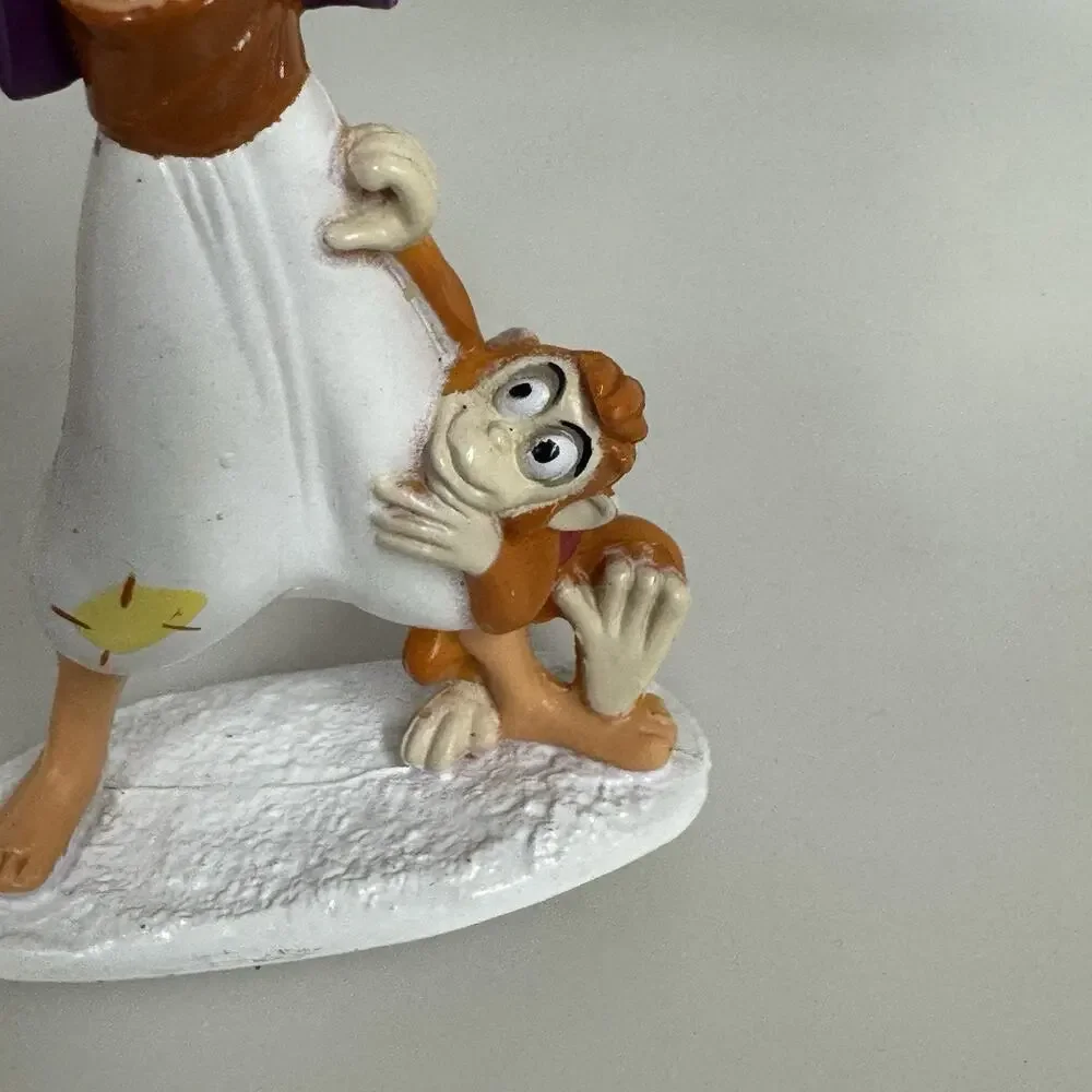 Vintage Disney's Aladdin Jasmine Magic Carpet, Aladdin, Genie Magic Lamp - Read